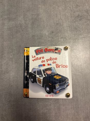Livre, petit garçon, la voiture de police de Brice