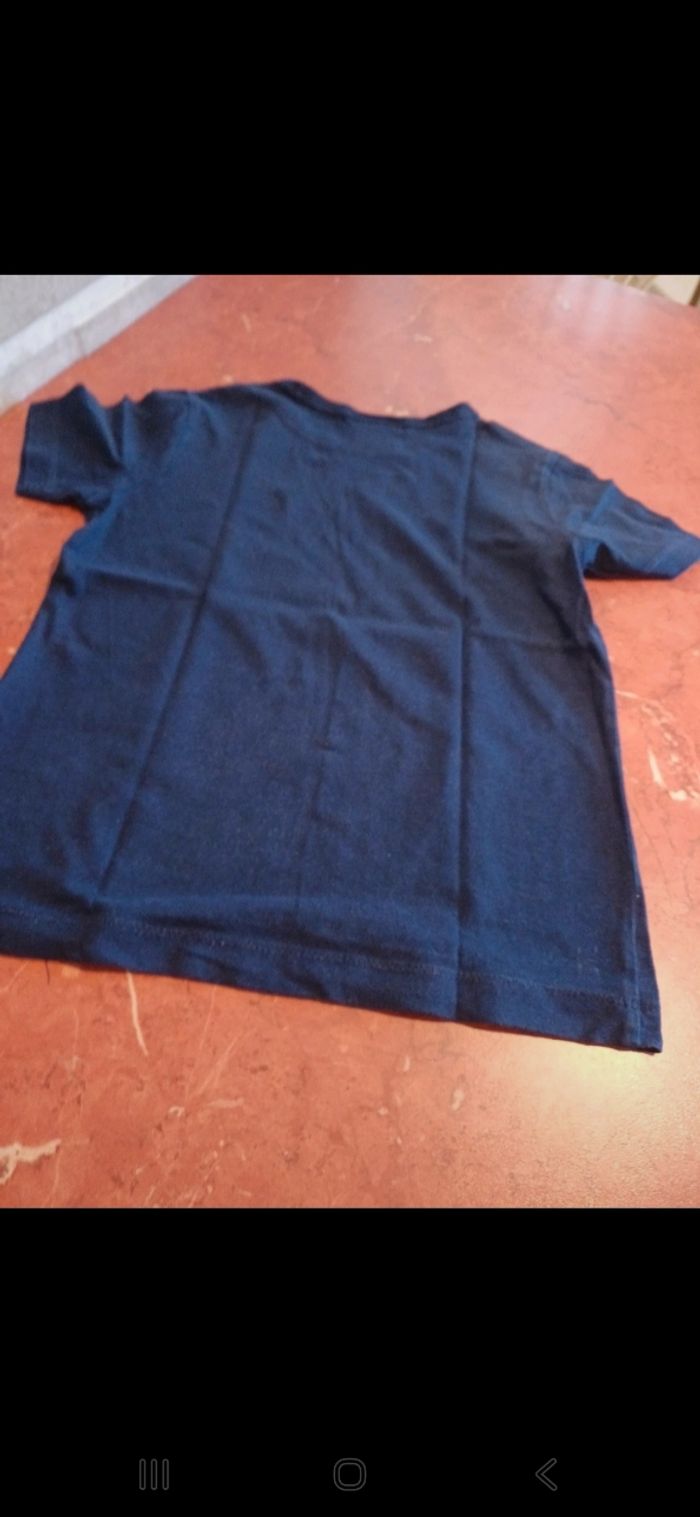 T.shirt taille 4 ans - photo numéro 3