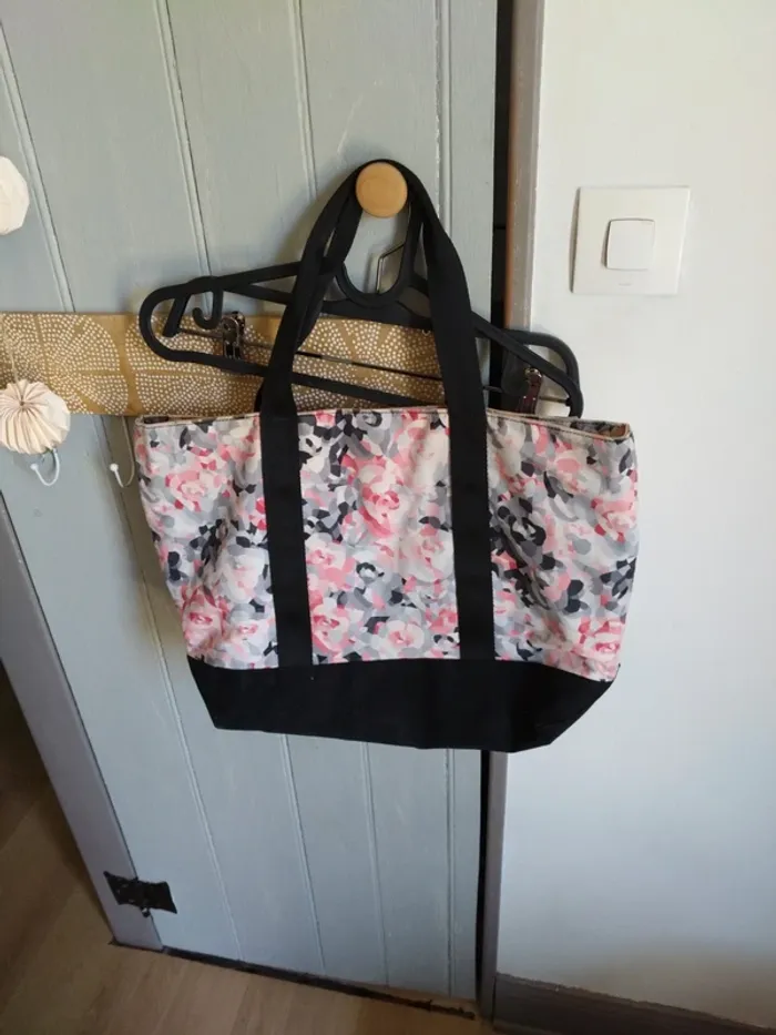 Sac fleuri fermeture aimant, pochette intérieure zippée