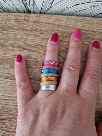 Jolies bagues différentes couleurs