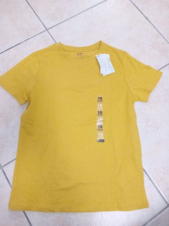 Tee shirt Neuf jaune 10 ans