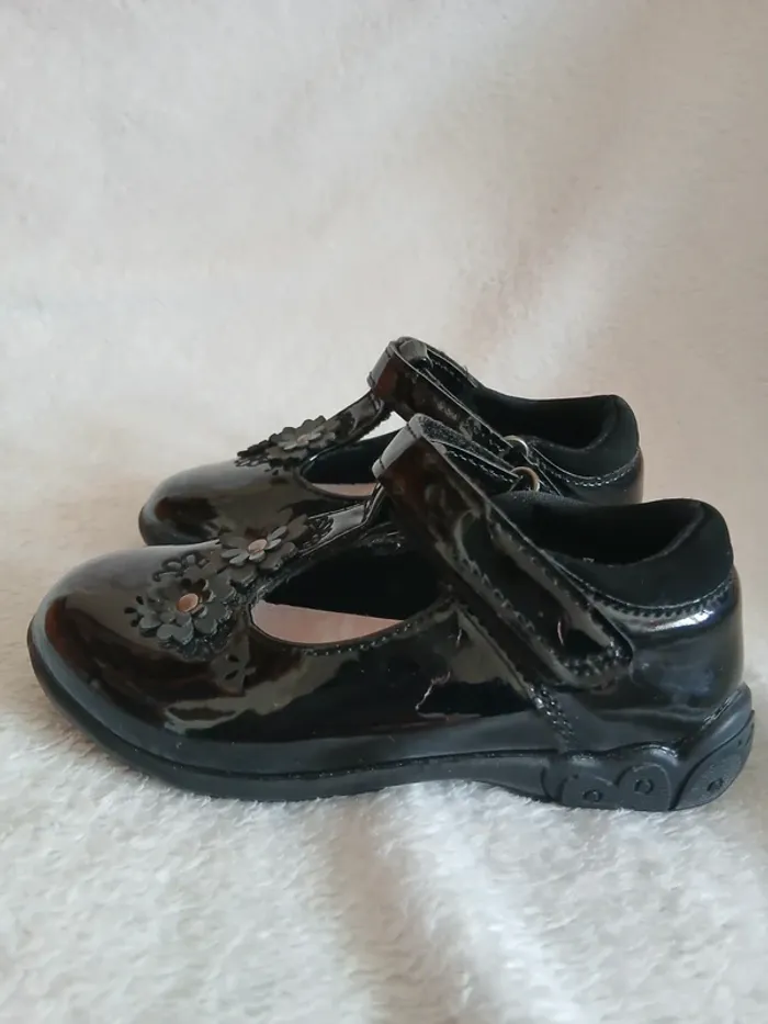 Jolies Ballerines vernies pointure 24 - photo numéro 2