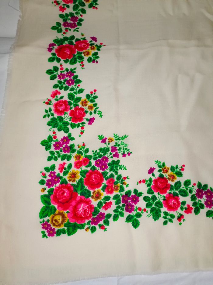 Grand carré,pure laine, vintage URSS - photo numéro 5