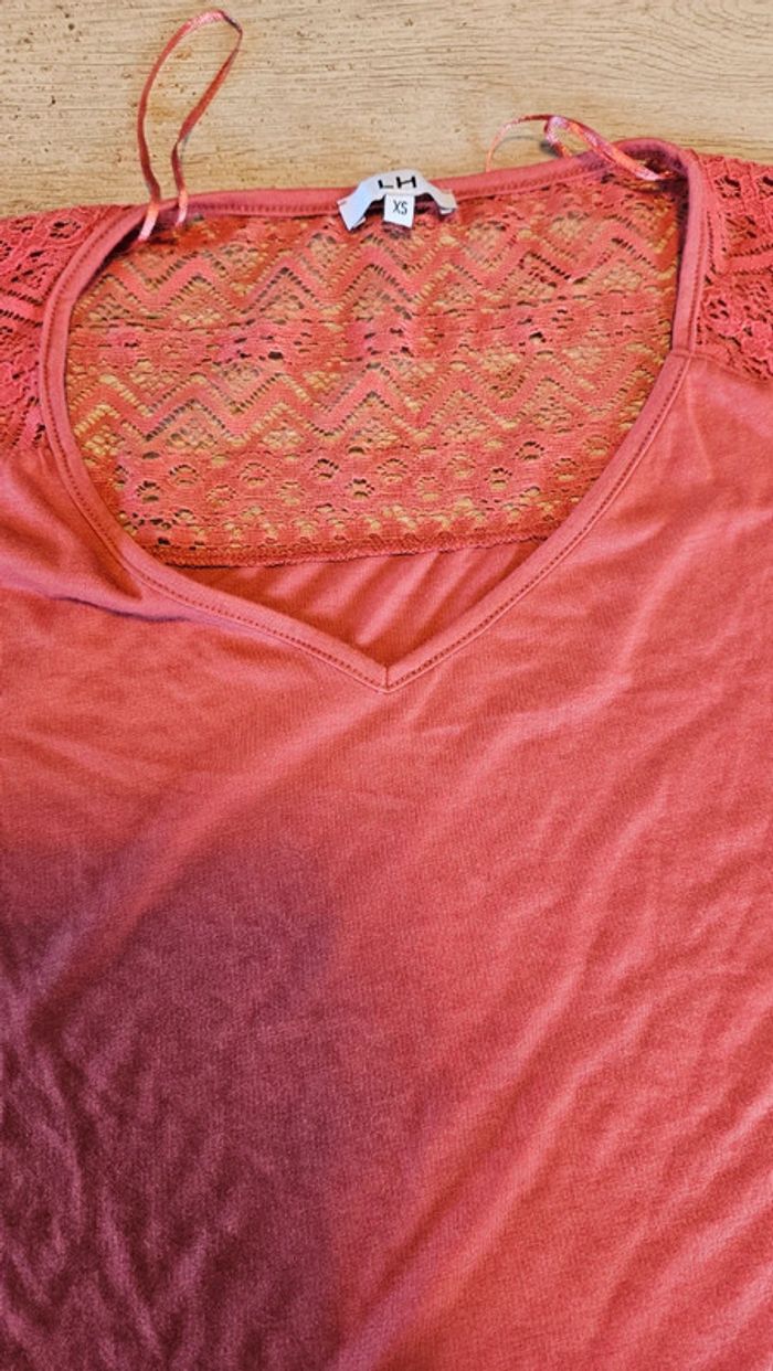 T shirt à manches courtes avec broderie dans le haut du dos, corail, LH, taille XS, peu mis - photo numéro 5