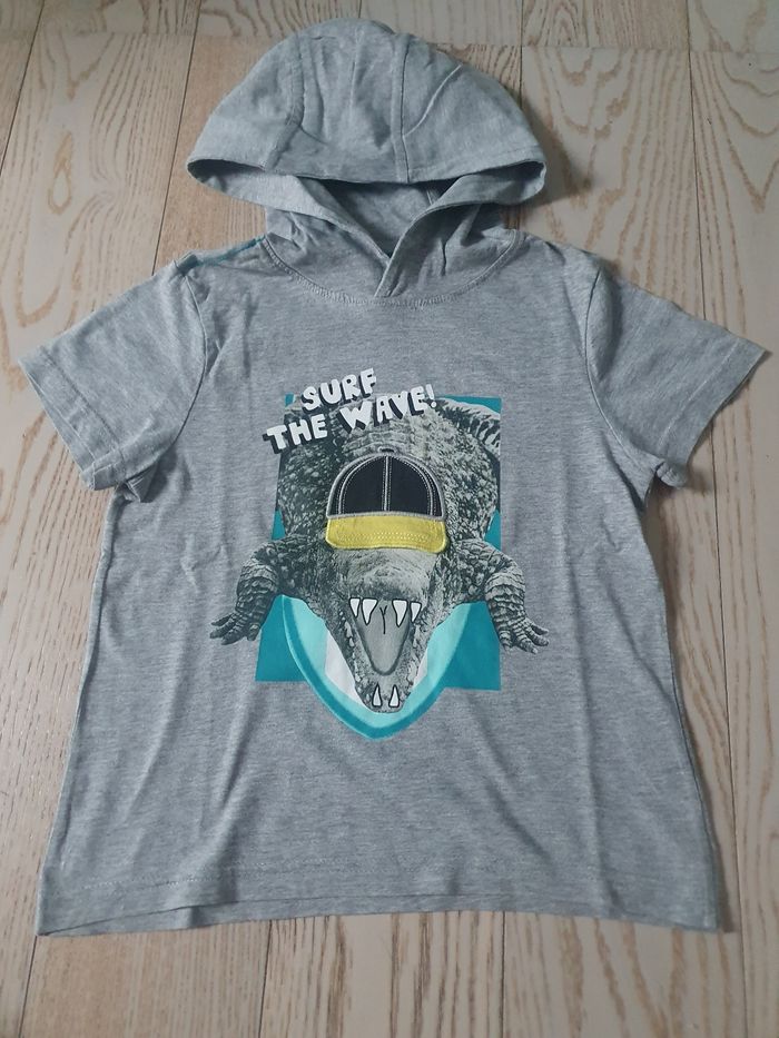 T-shirt avec capuche