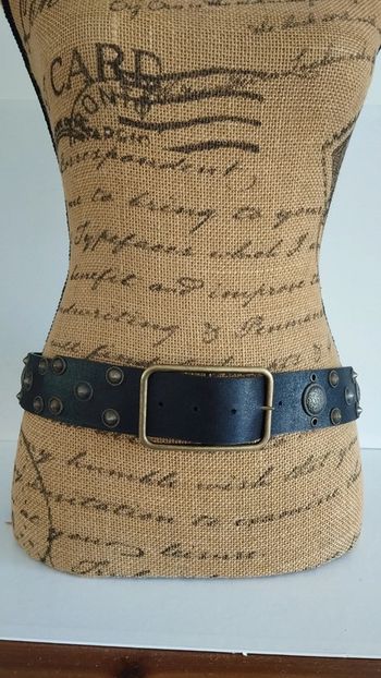 Ceinture noire clous doré 90 cm