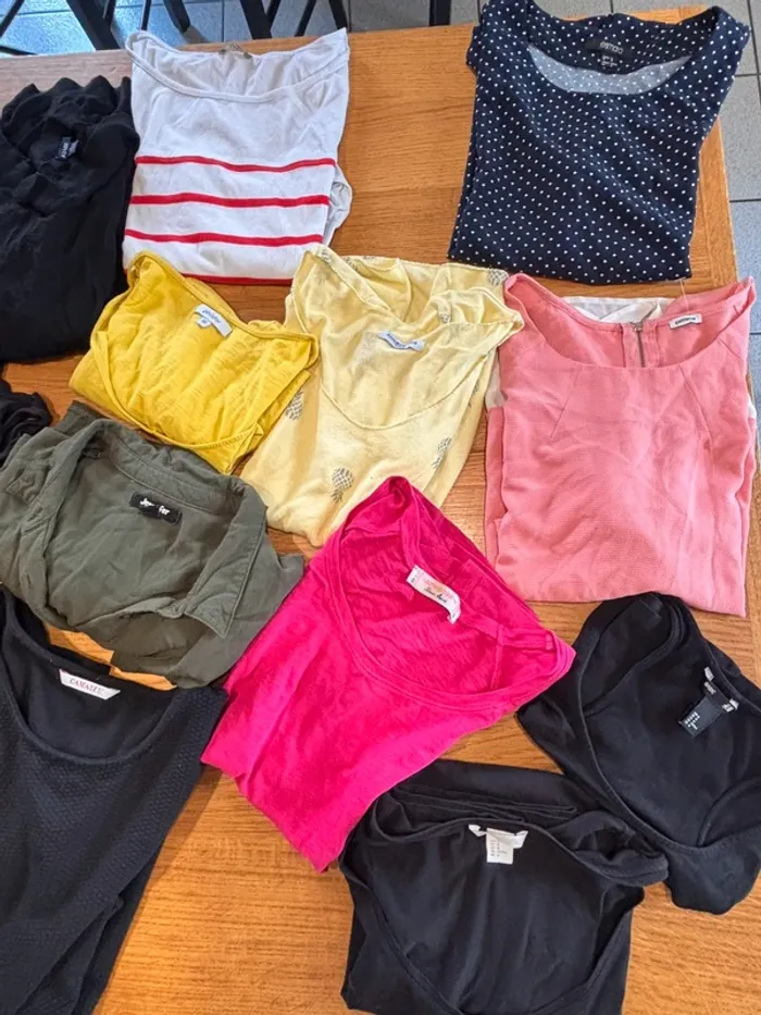 Lot vêtement de 22 pièces taille M