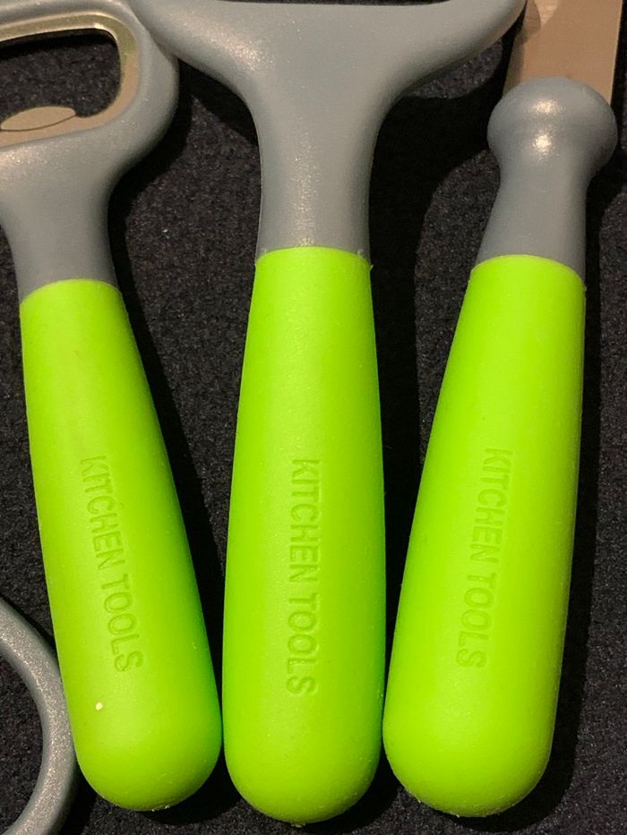 Kit complet d'outils cuisine en support vert neuf - photo numéro 6