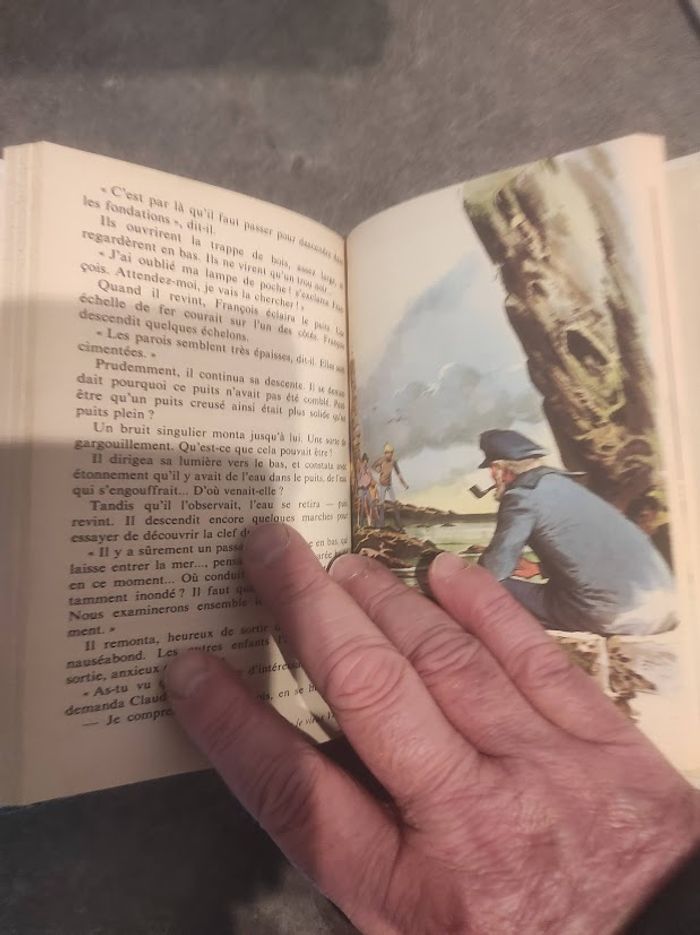 La boussole du Club des Cinq Enid Blyton Bibliothèque Rose cartonnée 1985 - photo numéro 4