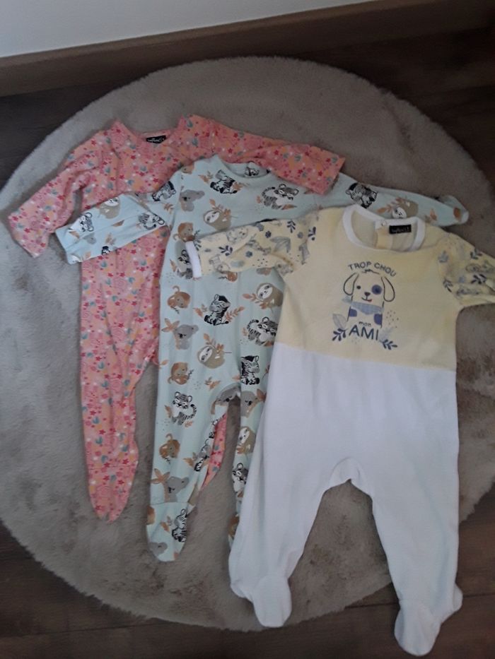 Lot vêtements bébé