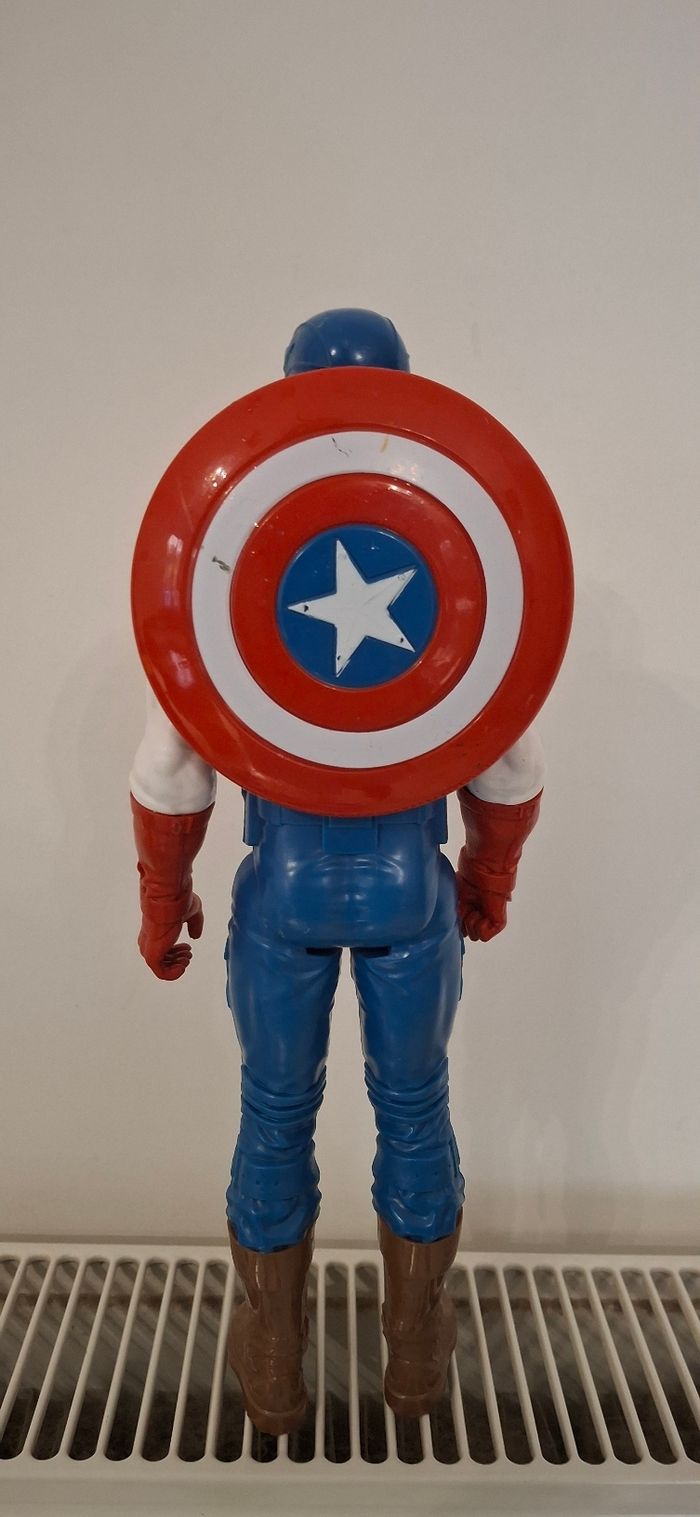 Figurine Marvel – Captain America 30 cm (avec bouclier) - photo numéro 3