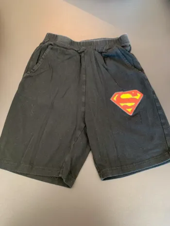 Short superman taille 8 ans
