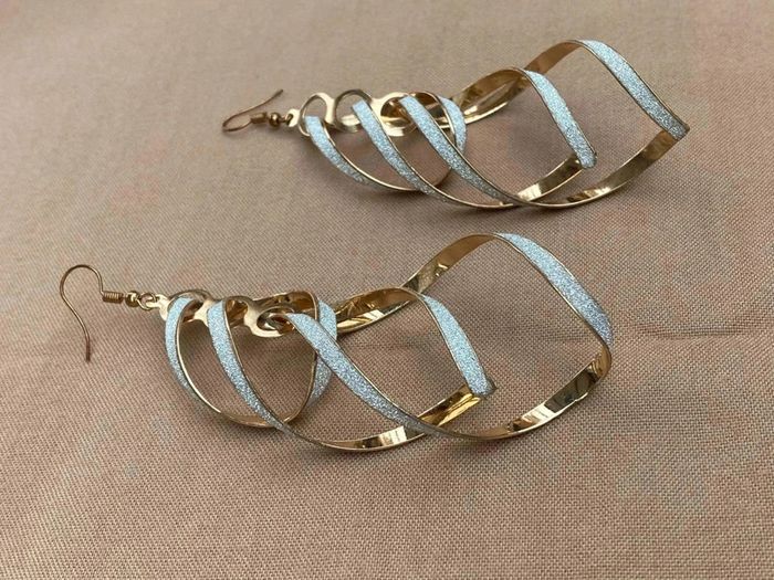 Boucle d’oreilles dorés - photo numéro 2