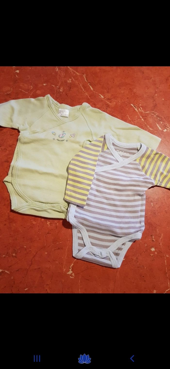 Lot de 2 bodies bébé taille 1 mois