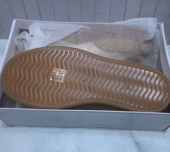 Baskets en toile Camel et Beige - Style Rétro - Neuves - Taille 39 - photo numéro 5