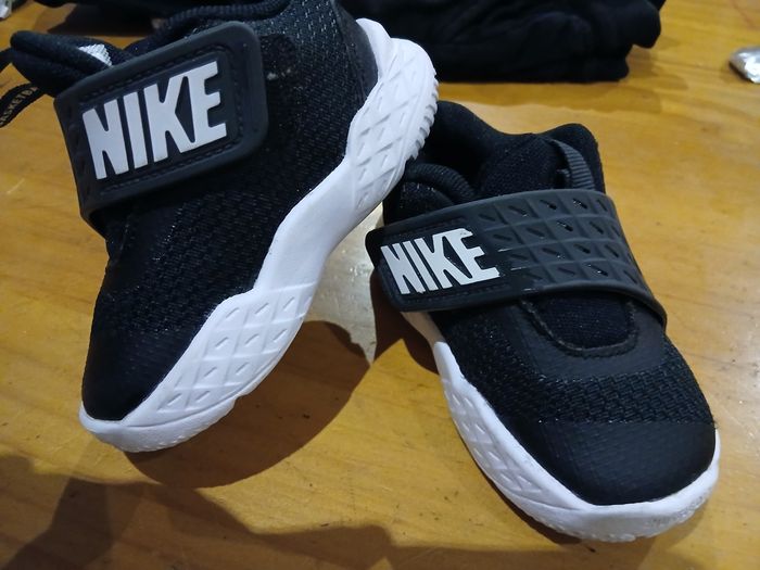 Chaussure Nike bebe taille 21