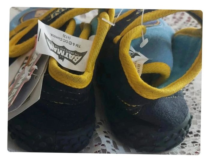 Chaussons Batman enfant - confortables, velcro, neuf, taille 20 - photo numéro 4