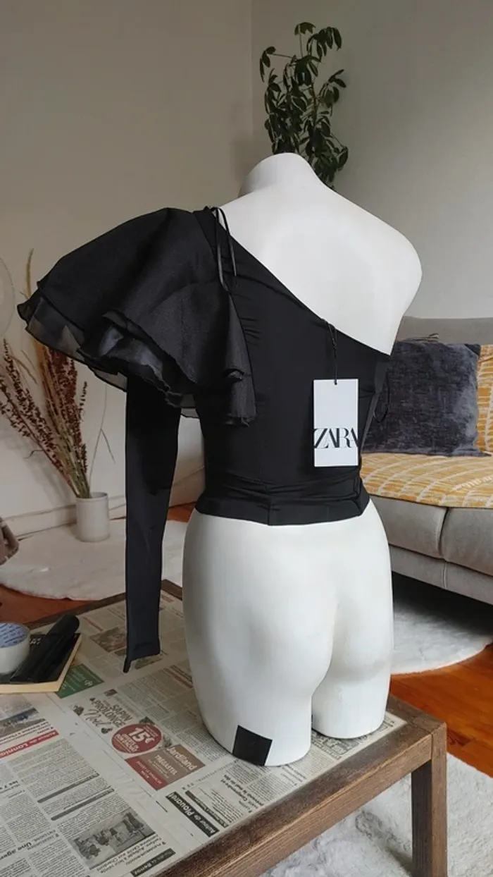 Magnifique top one shoulder volant polyamide nylon