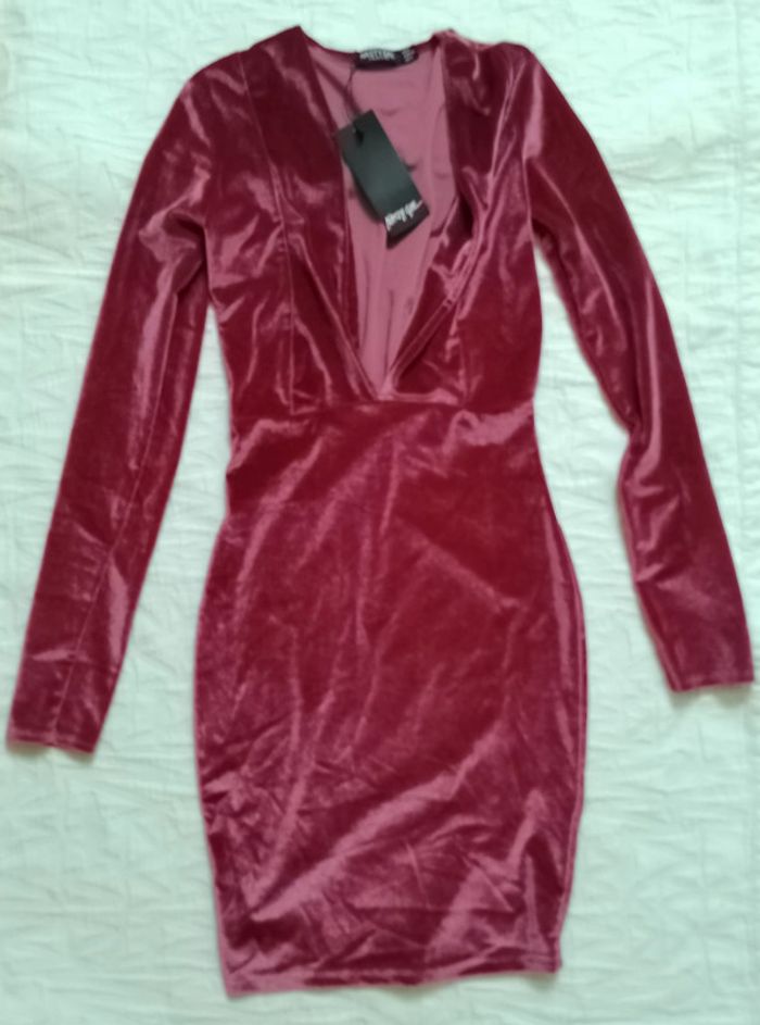 Nasty Gal robe mini velours rose taille 34