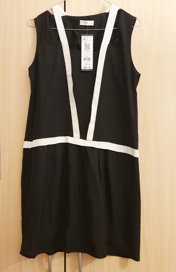 Robe noire et blanc cassé neuve T38