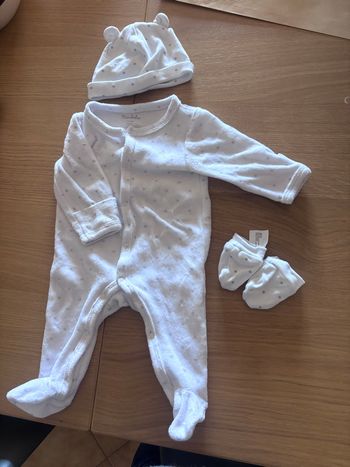 Pyjama, bonnet et moufles 