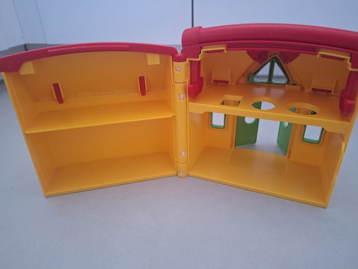 Maison transportable et ouvrable playmobil 123 accompagnée de 6 personnages, 7 animaux et accessoires - photo numéro 5