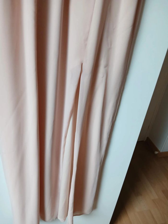 Robe longue cérémonie rose poudré marque Asos en taille 38. - photo numéro 3
