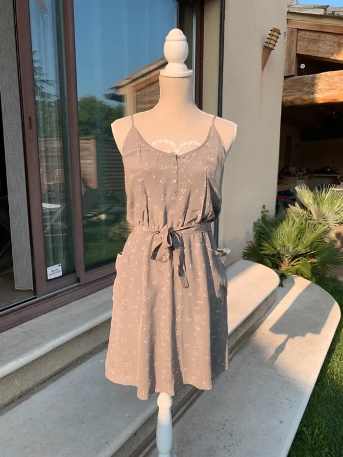 Robe à bretelle en soie grise avec des étoiles blanche taille M Sud Express - photo numéro 15