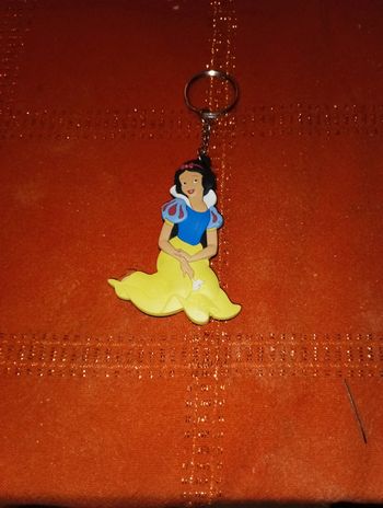 Porte clés Disney blanche neige