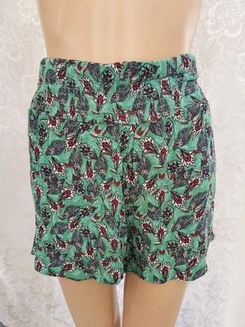 Short fluide vert imprimé  – Taille 38. In extenso