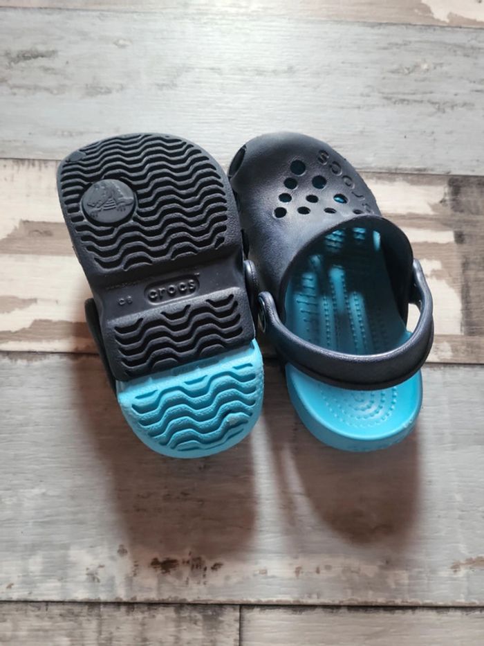 Sandales "Crocs" 18 - photo numéro 3