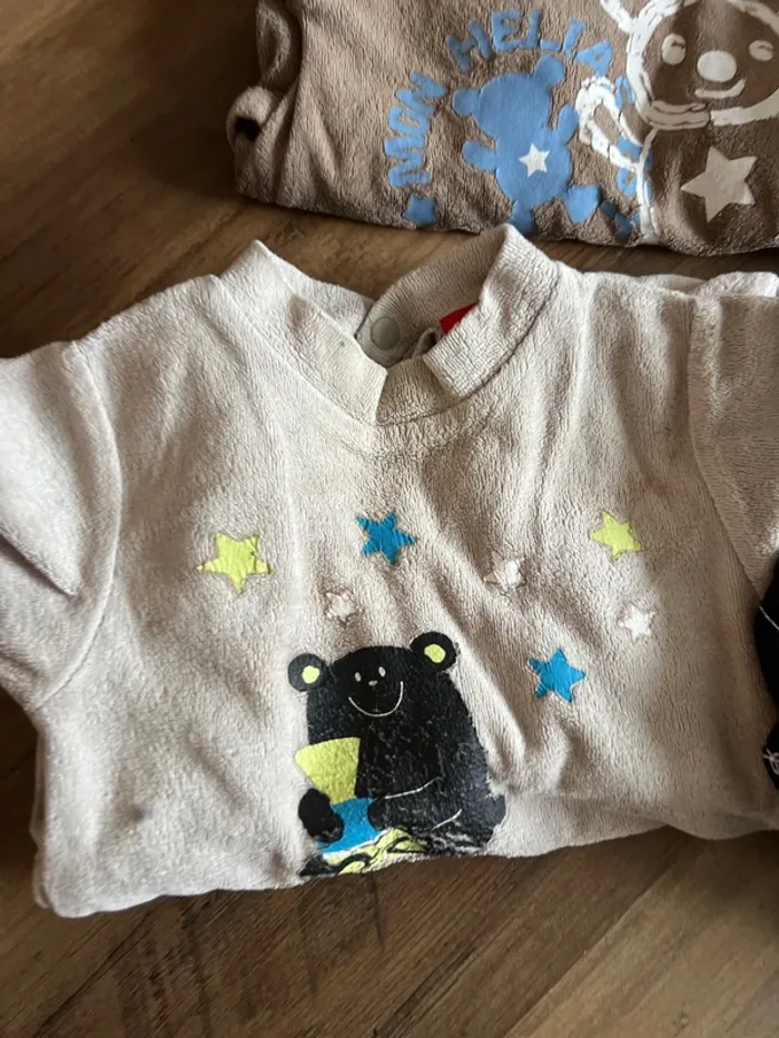 Lot de 4 pyjamas velours avec pieds 6 mois - photo numéro 2