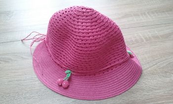 Chapeau en paille rose