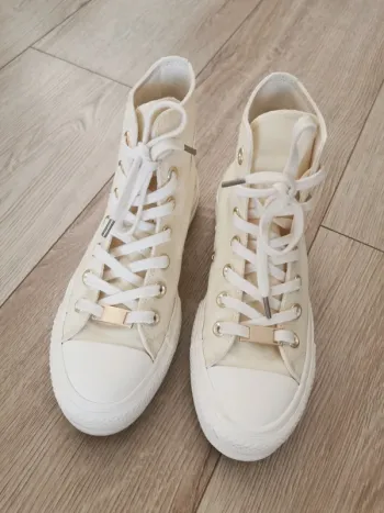 Converses Chuck Taylor All star Lift Hi Beige