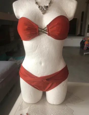 Maillot de bain bikini avec et sans lien au niveau du bustier