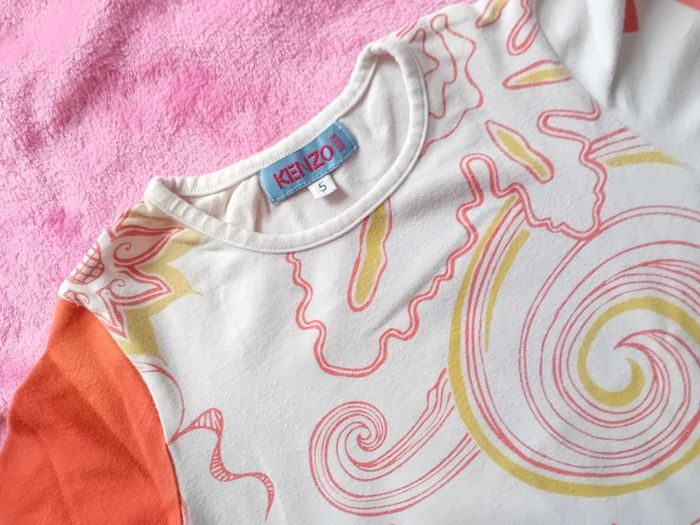 T-shirt Kenzo taille 5 ans en très bon état - photo numéro 2