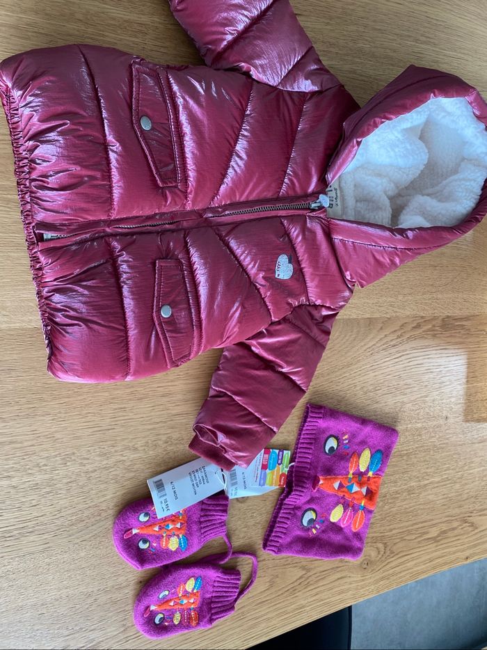 Doudoune 6 mois  avec bonnet gants - photo numéro 4