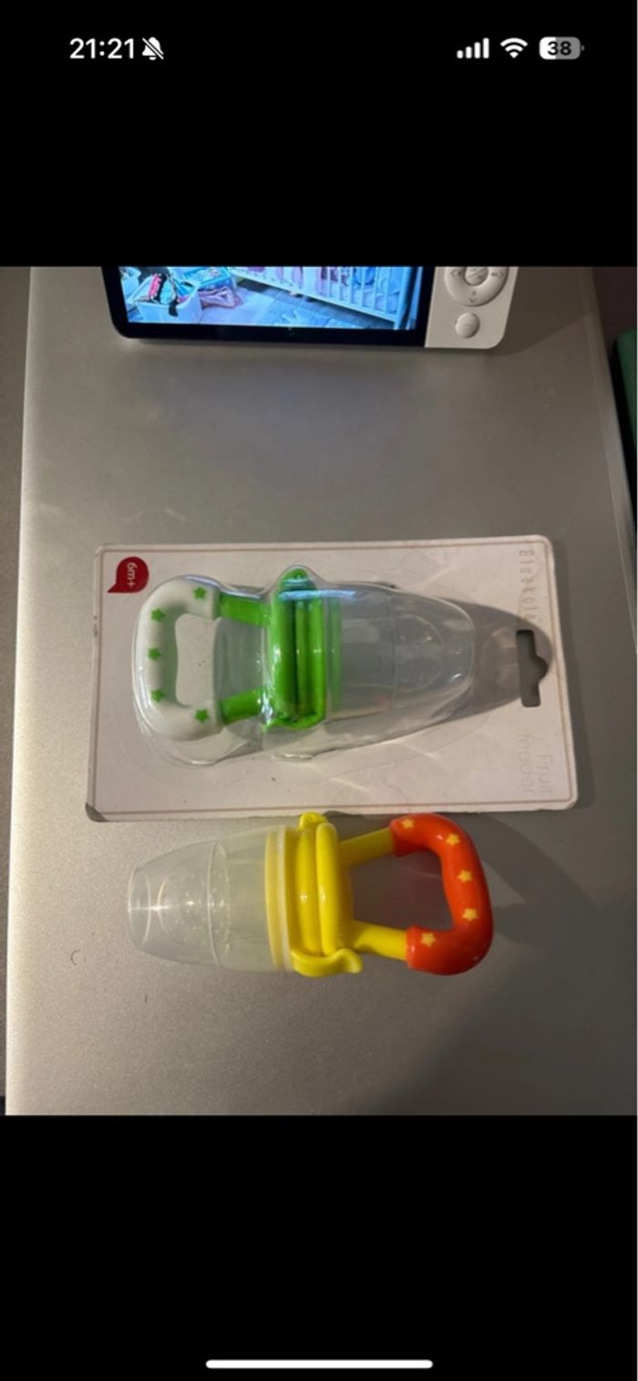 Lot de 2 grignoteuses bébé neuve - photo numéro 2