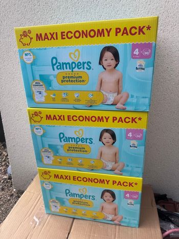 Lot de couches Pampers premium protection taille 4