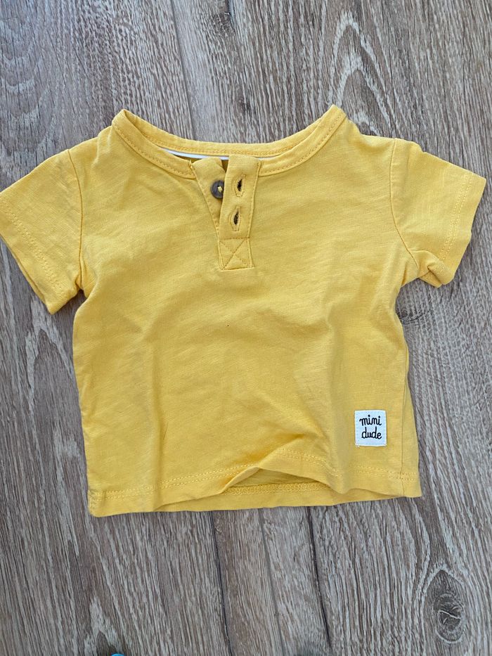 Lot 4 t-shirt  manches courtes 1 mois