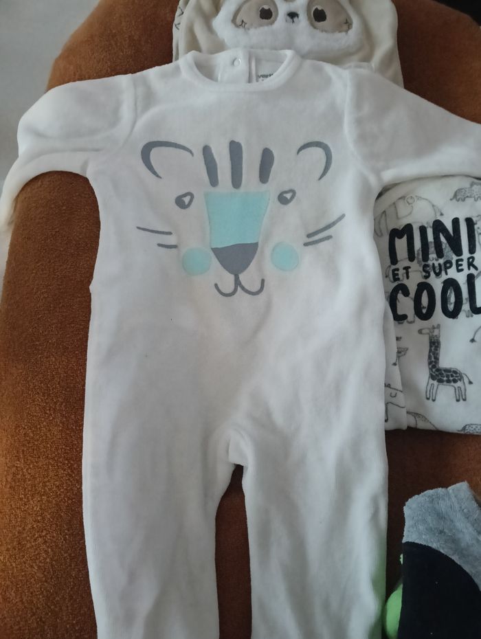 Lot 5 pyjamas velours 3 mois - photo numéro 4