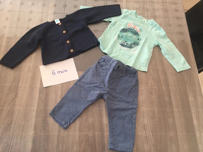 Ensemble gilet t shirt et pantalon 6 mois