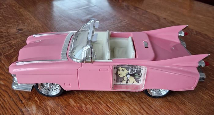 Voiture Cadillac Pink Lady 35cm×14cm