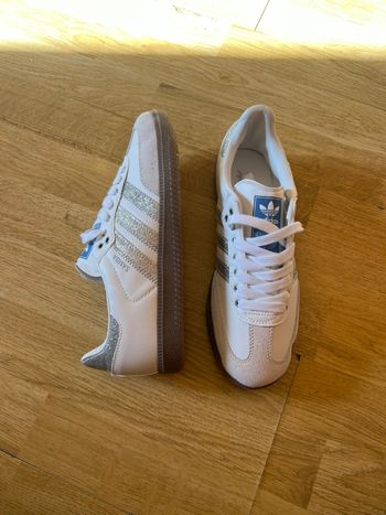 Baskets adidas samba paillette argenté taille 40 (avec defauts)