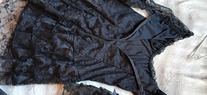 Robe noire dentelle et noeuds 38/40 - photo numéro 10