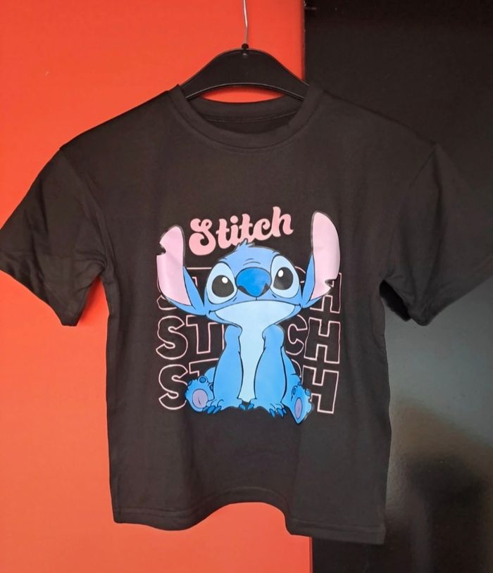 T-shirt noir enfant stitch  taille 5-6ans
