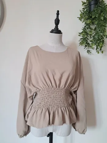 Blouse beige à smocks taille haute, manches longues