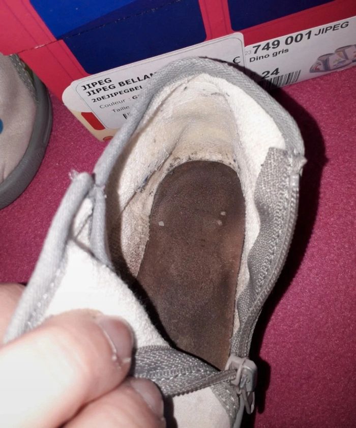 Chaussons dinosaures pointure 24 - photo numéro 4
