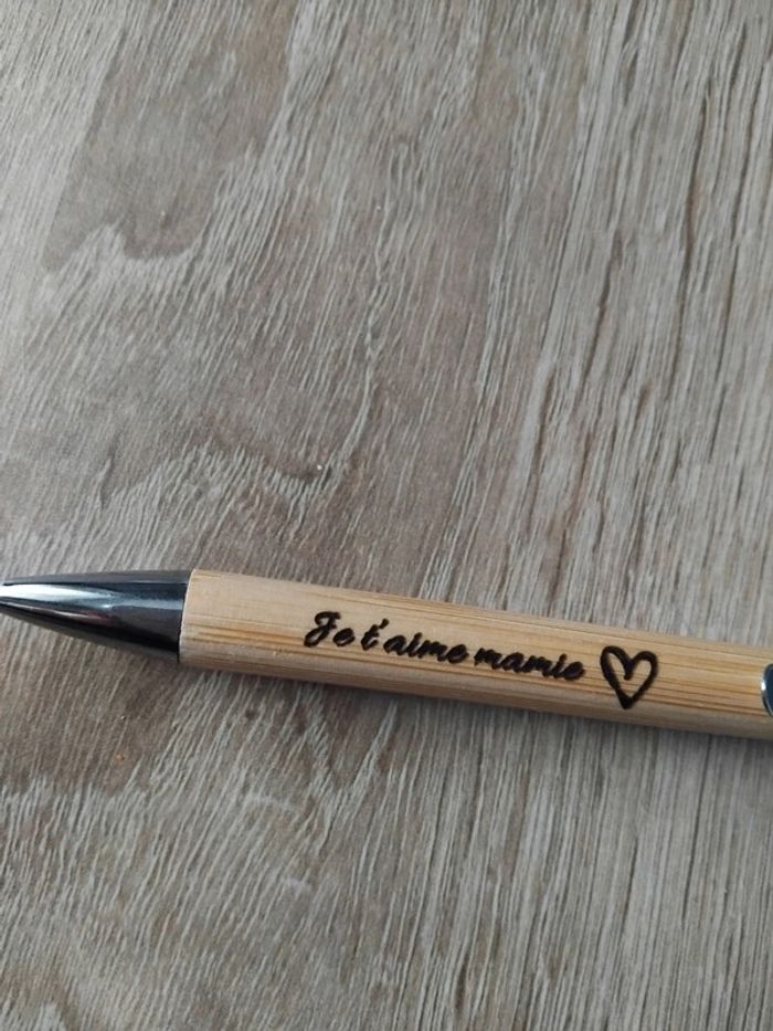 Stylo gravé "je t'aime mamie" neuf - photo numéro 2