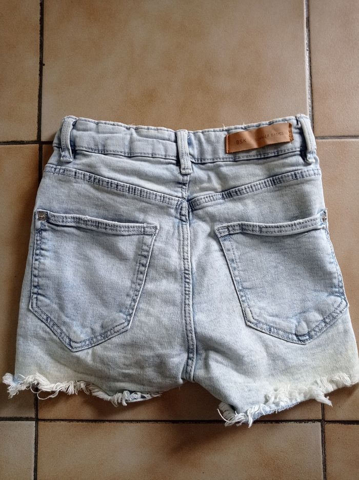 Petit short en jean - T. 36 "Bershka" - photo numéro 2